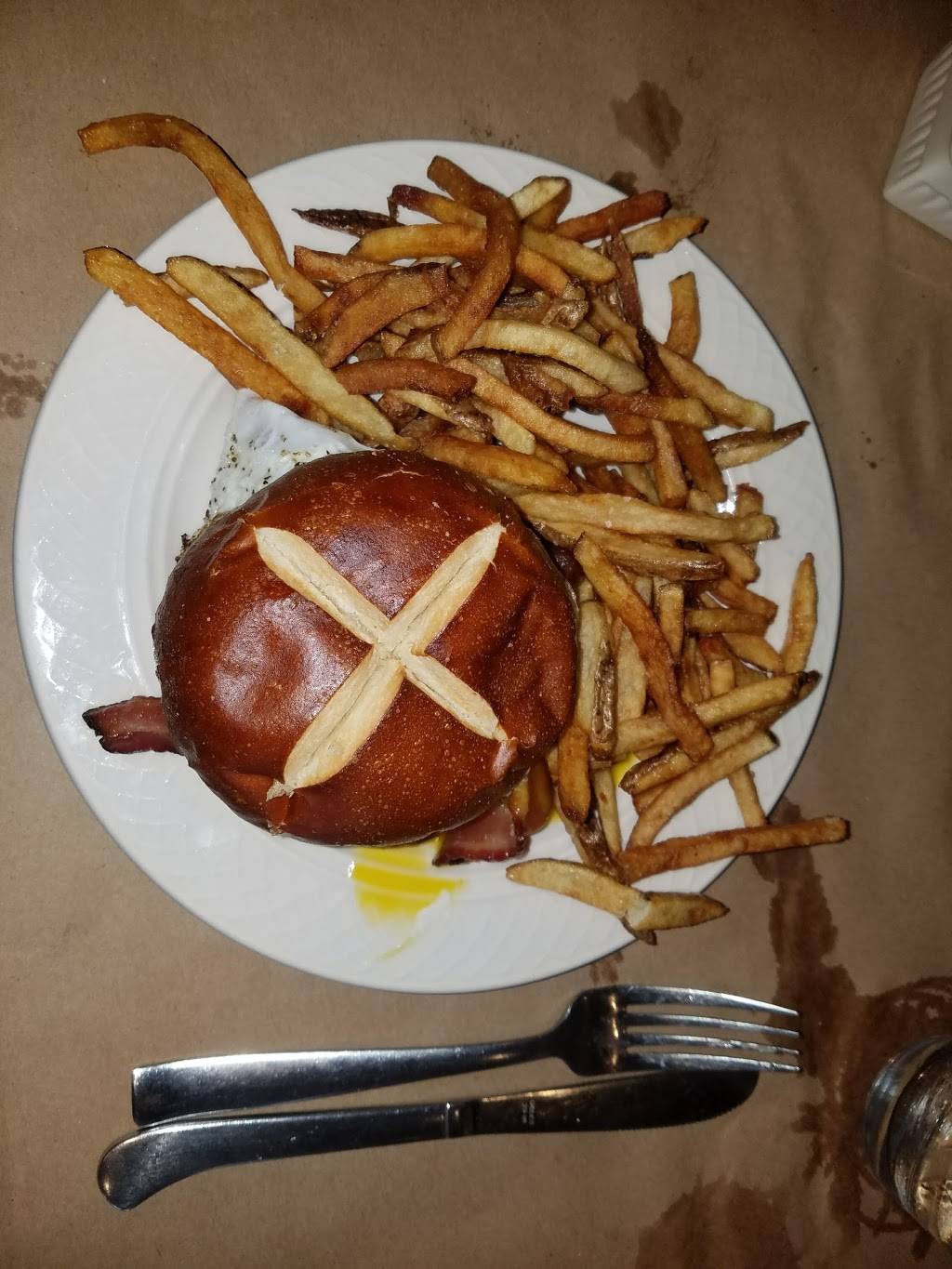 Frans Filling Station | restaurant | 2410 Park Rd, Charlotte, NC 28203, USA | 7043722009 OR +1 704-372-2009