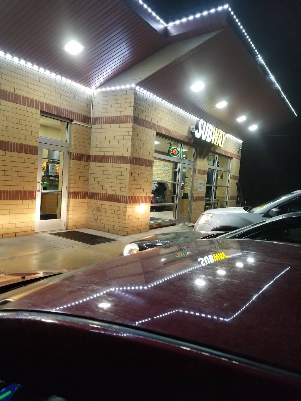 Subway | restaurant | 10670 S Chicago Rd, Oak Creek, WI 53154, USA | 4147626707 OR +1 414-762-6707