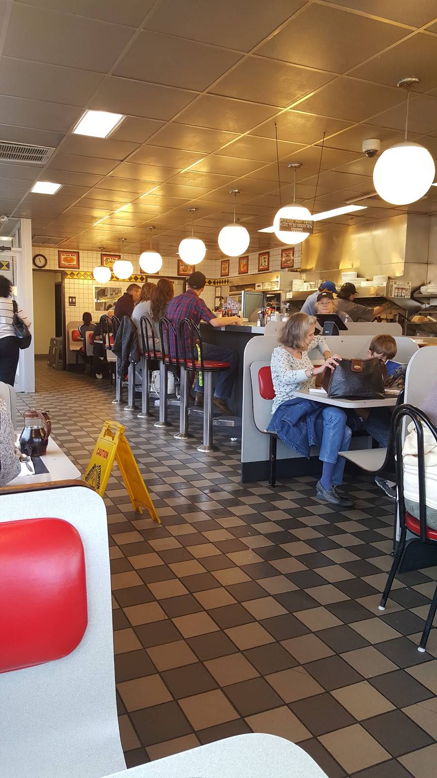Waffle House | meal takeaway | 1131 W Pearce Blvd, Wentzville, MO 63385, USA | 6366399741 OR +1 636-639-9741
