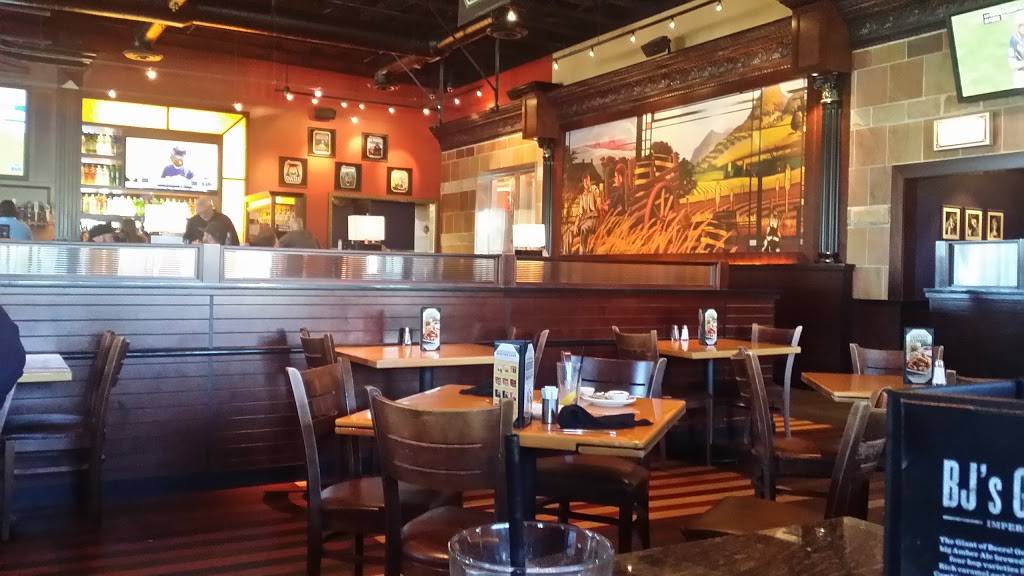 BJs Restaurant & Brewhouse | restaurant | 5613 Paseo Del Norte, Carlsbad, CA 92008, USA | 7605794440 OR +1 760-579-4440