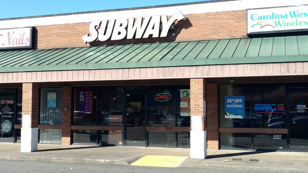 Subway | restaurant | Key Street Commons, 647 S Key St #H, Pilot Mountain, NC 27041, USA | 3363685010 OR +1 336-368-5010