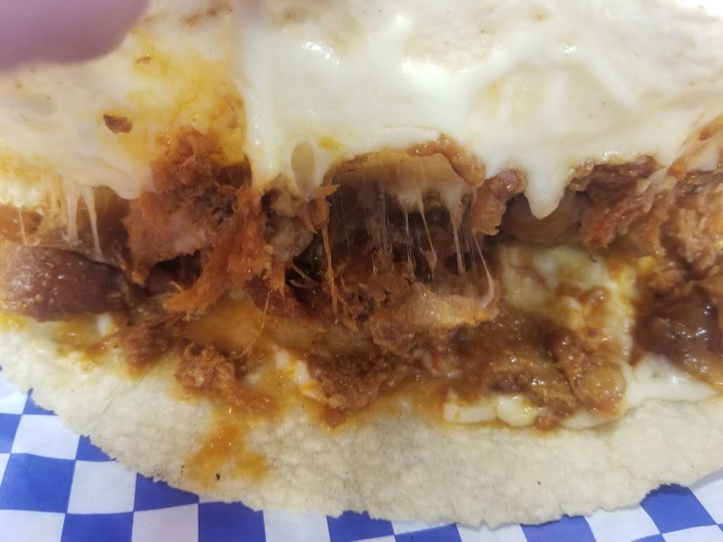 Las Quesabrosaz | restaurant | 909 S WW White Rd, San Antonio, TX 78220, USA | 2104449800 OR +1 210-444-9800