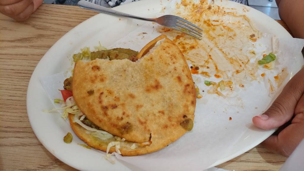 Los Molcajetes | restaurant | 3532 W Montrose Ave, Chicago, IL 60618, USA | 7732671834 OR +1 773-267-1834