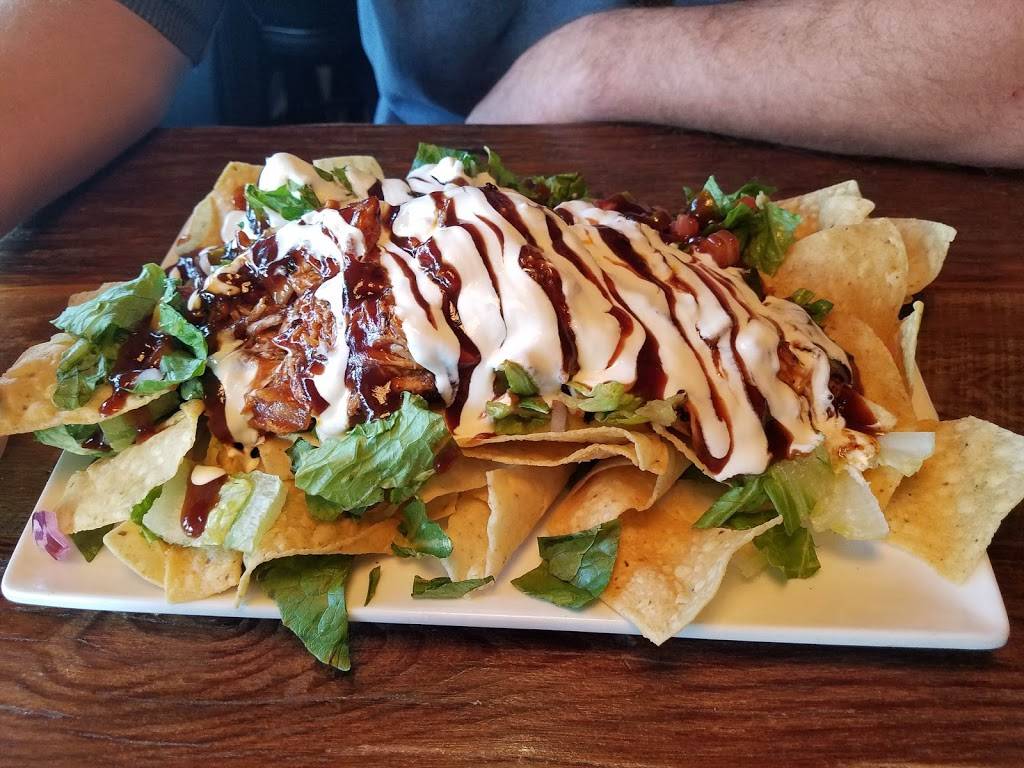 Chomp Burger | restaurant | 240 N Main St, Adrian, MI 49221, USA | 5174388384 OR +1 517-438-8384