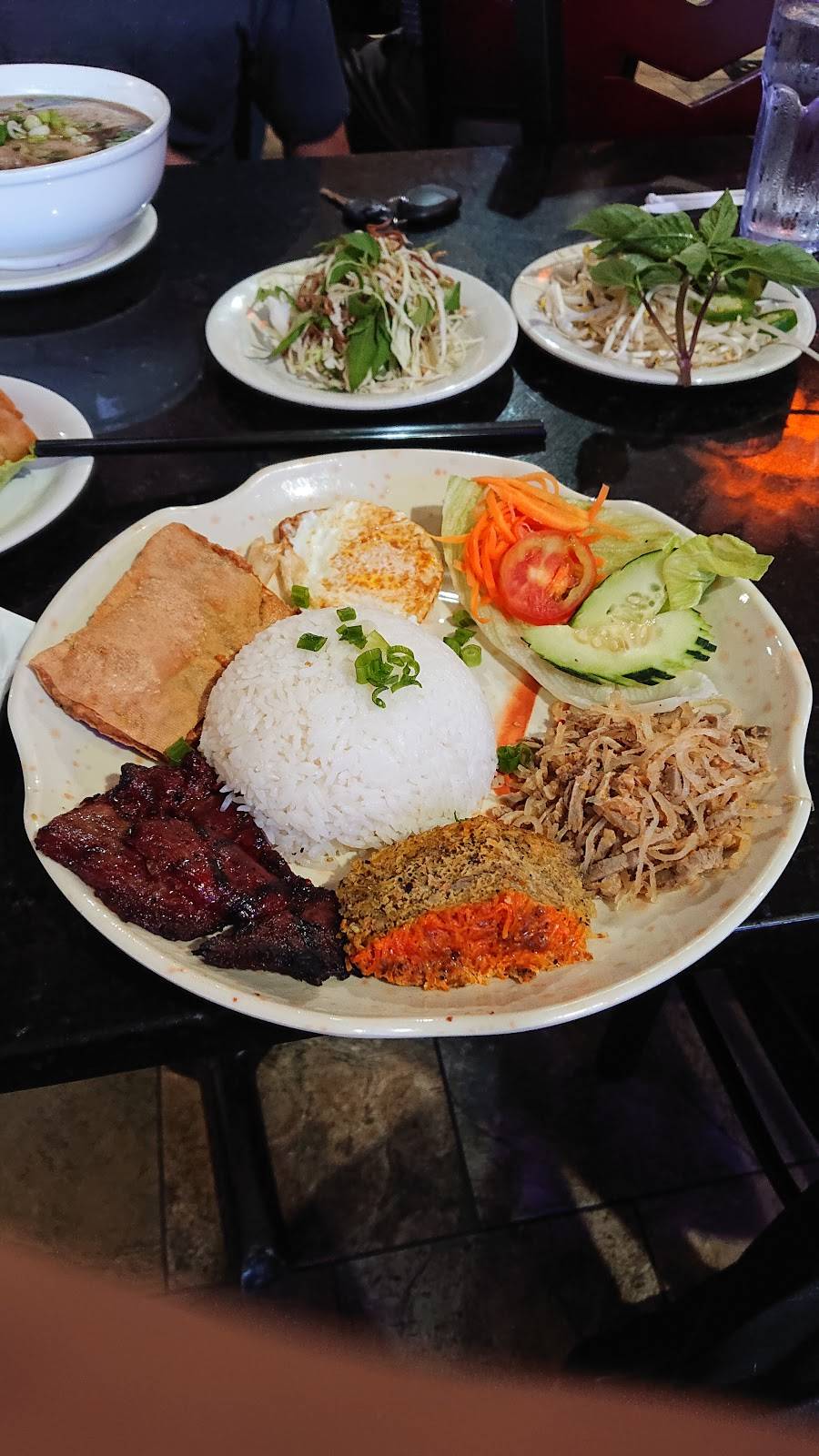 Asian Bistro | restaurant | 1520 S Webb Rd #180, Wichita, KS 67207, USA | 3164256208 OR +1 316-425-6208