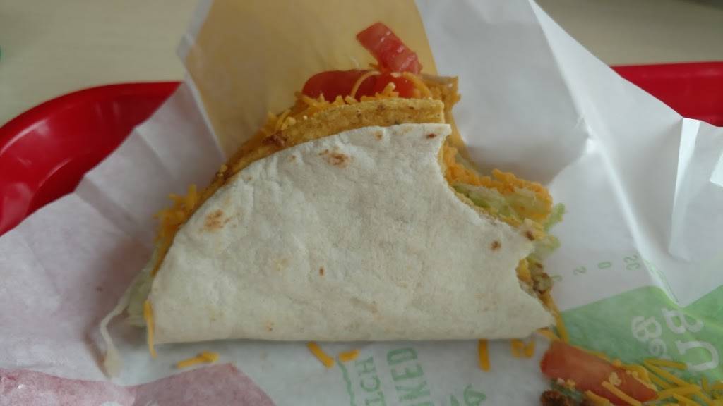 Del Taco | meal takeaway | 30640 Benton Rd, Winchester, CA 92596, USA | 9513255161 OR +1 951-325-5161