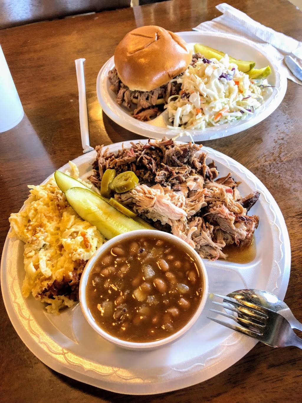 Lonnie Qs BBQ | restaurant | 3150 SE 21st St, Topeka, KS 66607, USA | 7852334227 OR +1 785-233-4227