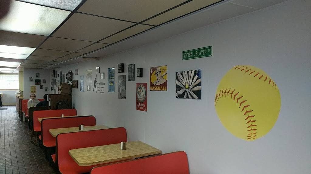 Staggs Dairy Treats & Restaurant | restaurant | 1010 W 3rd St, Rushville, IN 46173, USA | 7659383251 OR +1 765-938-3251