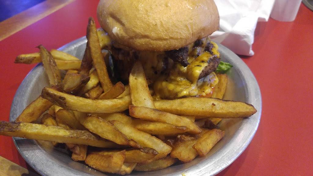 Salty Dog Sports Bar And Grill | restaurant | 2004 N Valley Mills Dr, Waco, TX 76710, USA | 2547325161 OR +1 254-732-5161