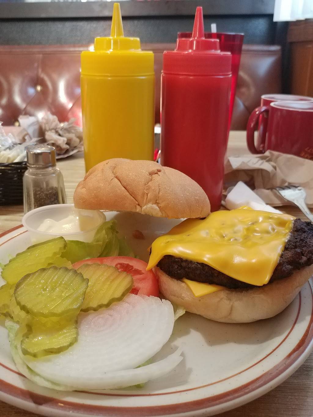 Huddle Cafe | restaurant | 802 Main St, Ashton, IL 61006, USA | 8154532677 OR +1 815-453-2677