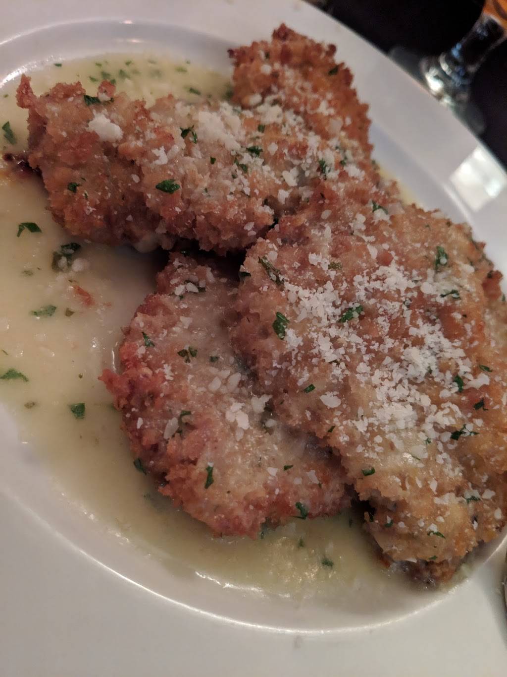 Giovannis | restaurant | 330 Oakwood Blvd, Detroit, MI 48217, USA | 3138410122 OR +1 313-841-0122