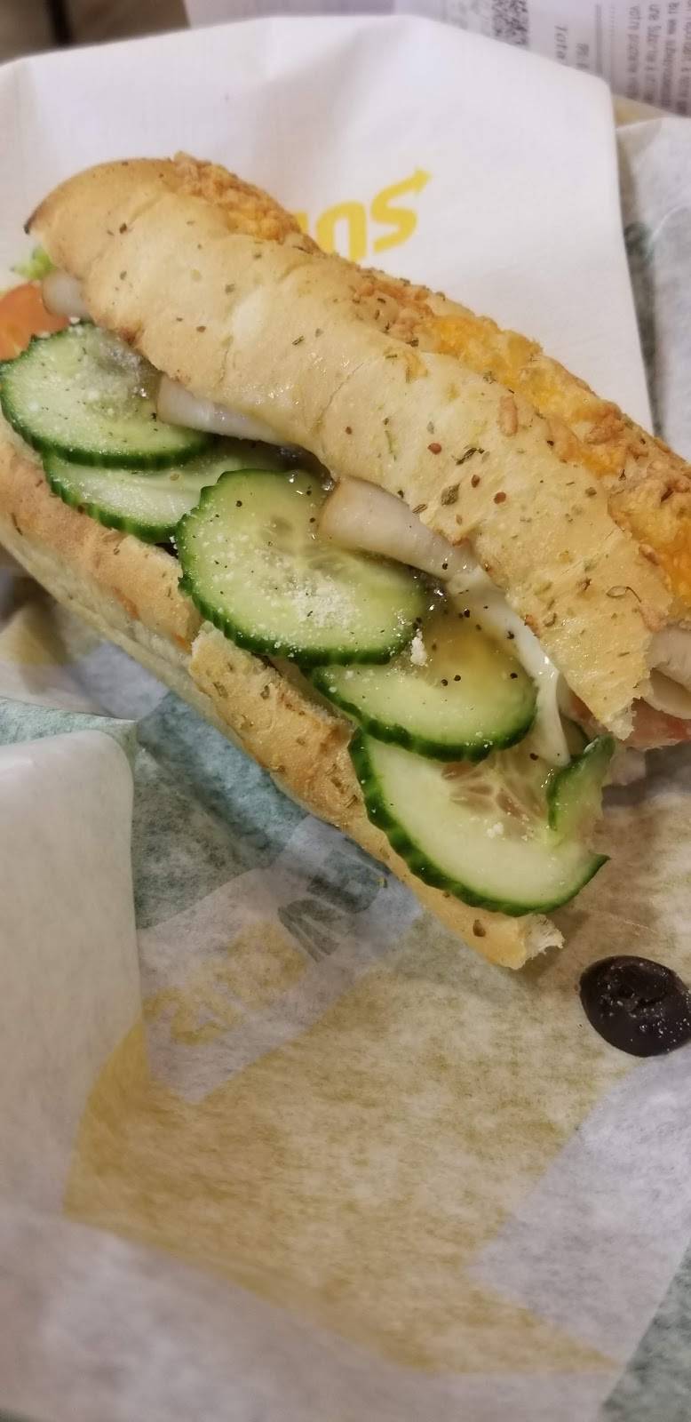 Subway | restaurant | Centre Mont-Valois, local#8, 1797 Route du Carrefour, Val-des-Monts, QC J8N 7M7, Canada | 8196713000 OR +1 819-671-3000