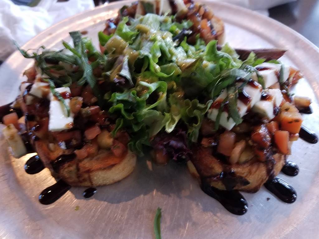 Pints & Quarts | restaurant | 950 W Norton Ave, Muskegon, MI 49441, USA | 2318309889 OR +1 231-830-9889