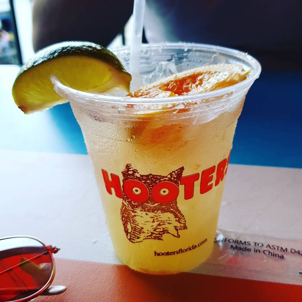 Hooters | meal takeaway | 17 S Atlantic Blvd Unit 304, Fort Lauderdale, FL 33316, USA | 9547670014 OR +1 954-767-0014