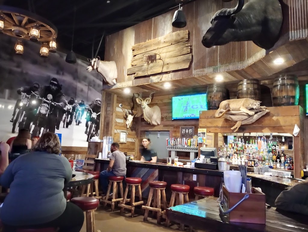 Chucks Bar | restaurant | 600 N Santa Fe Ave, Salina, KS 67401, USA | 7854043225 OR +1 785-404-3225