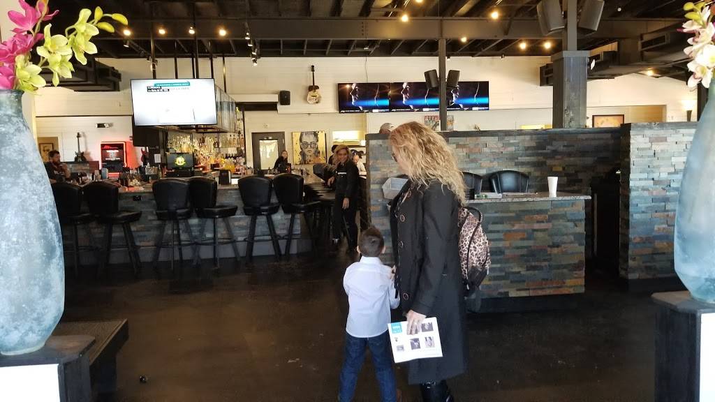 Conroys Bar & Grill | restaurant | 21119 US-281, San Antonio, TX 78258, USA | 2108902655 OR +1 210-890-2655