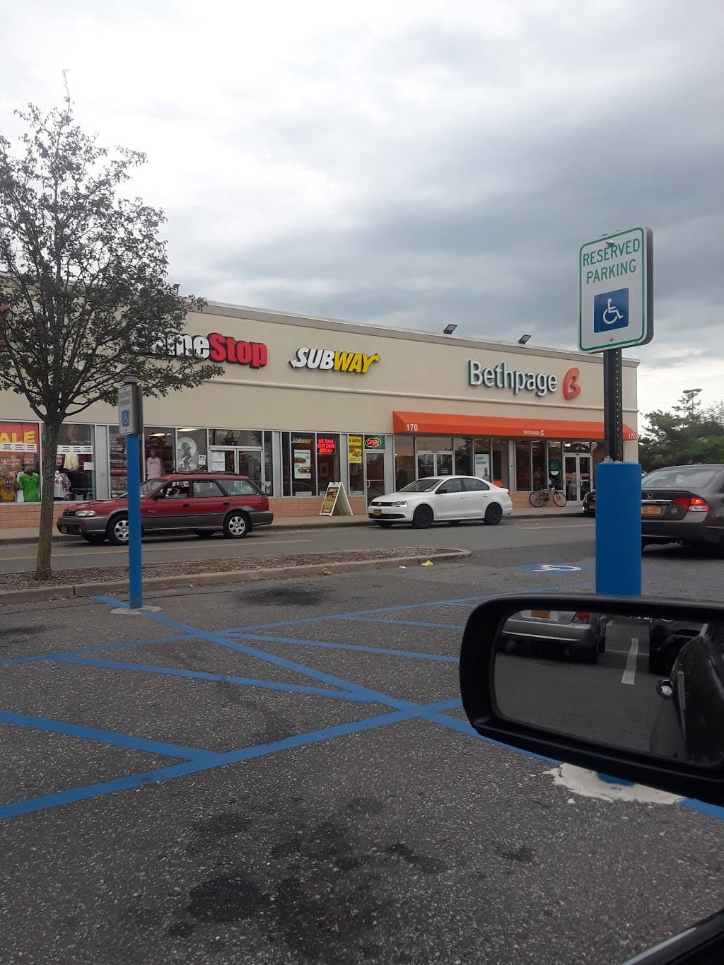 Subway Restaurants | restaurant | 168 Fulton Ave, Hempstead, NY 11550, USA | 5165654758 OR +1 516-565-4758