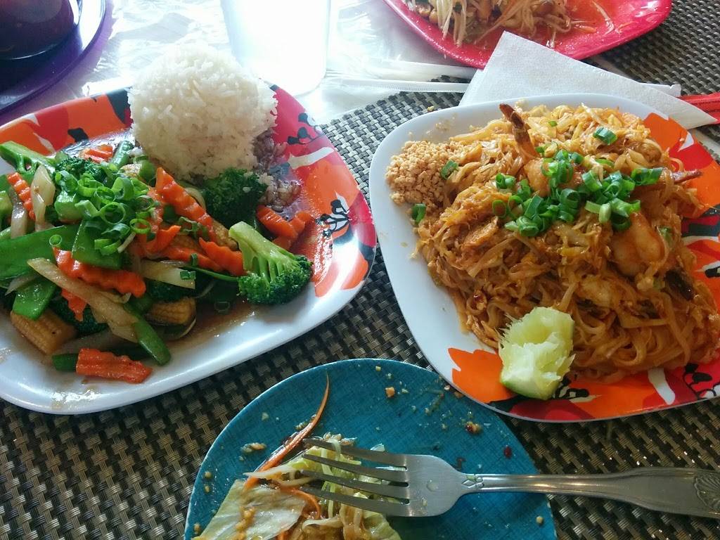 Smile of Siam Thai Restaurant | restaurant | 805 W Jefferson St J, Shorewood, IL 60404, USA | 8157250777 OR +1 815-725-0777