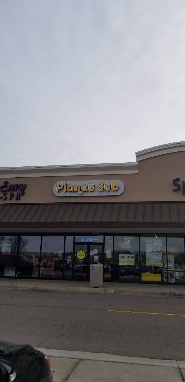 Planet Sub | restaurant | 2130 SW Wanamaker Rd # 120, Topeka, KS 66614, USA | 7852716230 OR +1 785-271-6230