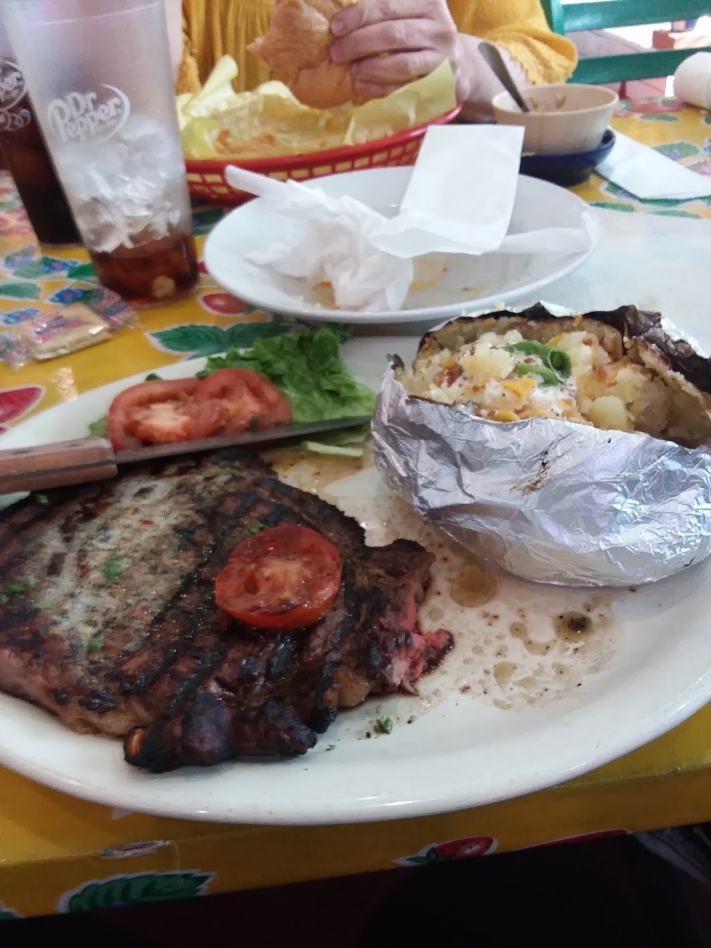 Tia Juanita’s Fish Camp | restaurant | 2900 W Sunset Dr, Orange, TX 77630, USA | 4092385010 OR +1 409-238-5010