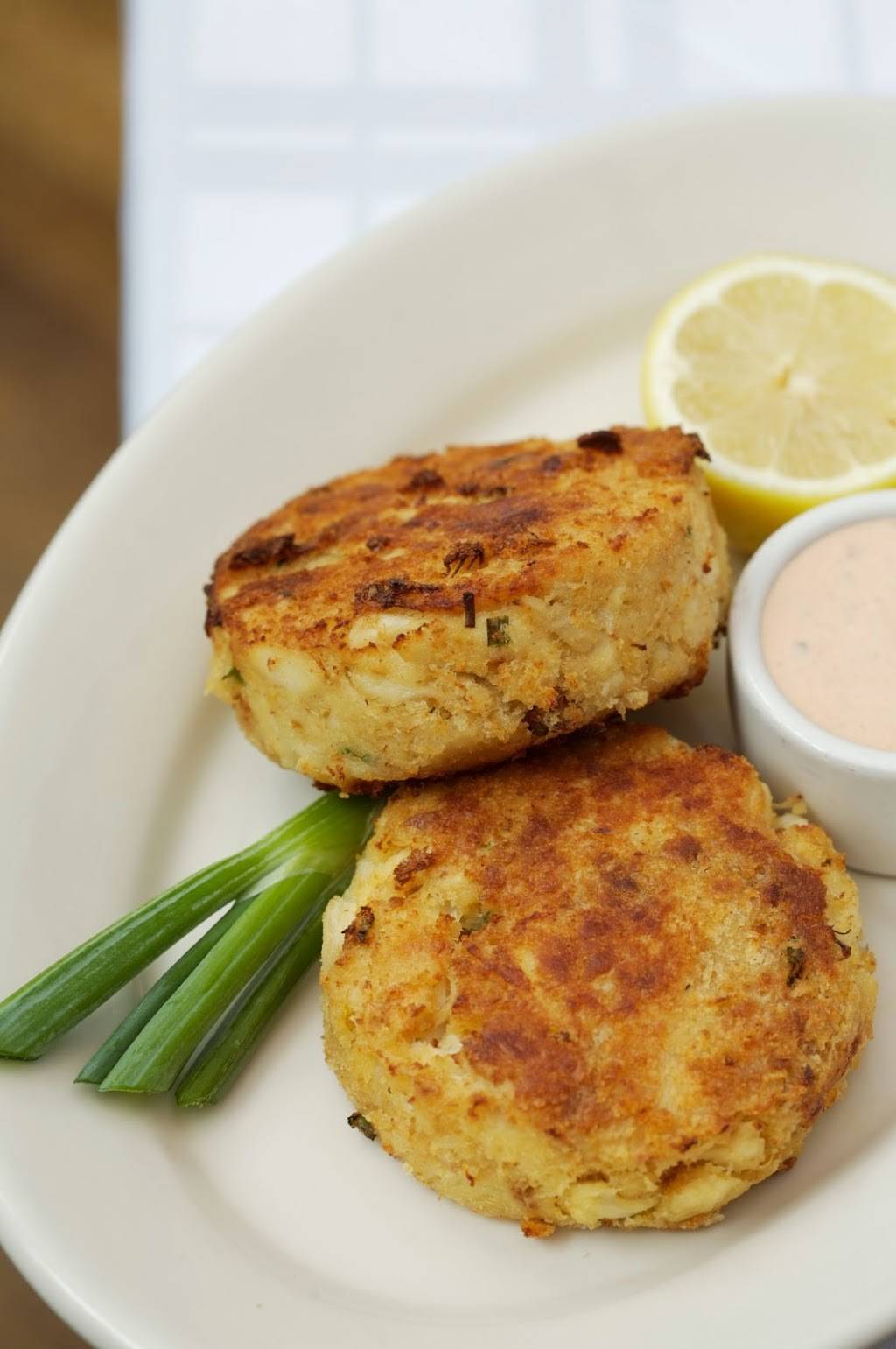 Hugos Frog Bar & Fish House | restaurant | 1024 N Rush St, Chicago, IL 60611, USA | 3126400999 OR +1 312-640-0999