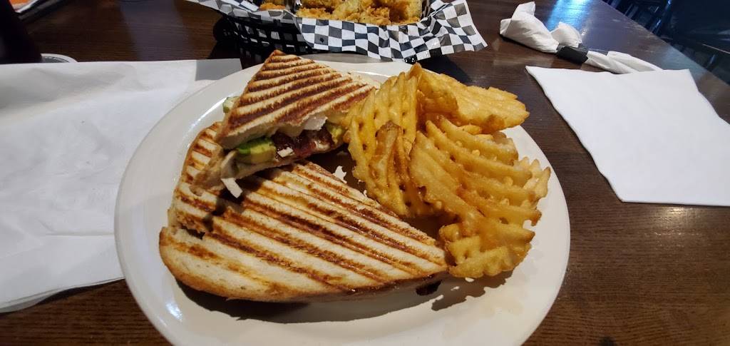 Talk of the Town Grill & Bar | restaurant | 5201 W 135th St, Leawood, KS 66224, USA | 9138517444 OR +1 913-851-7444