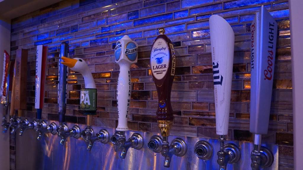 Hurricane Creek Saloon | restaurant | 829 E New Haven Ave, Melbourne, FL 32901, USA | 3218023205 OR +1 321-802-3205