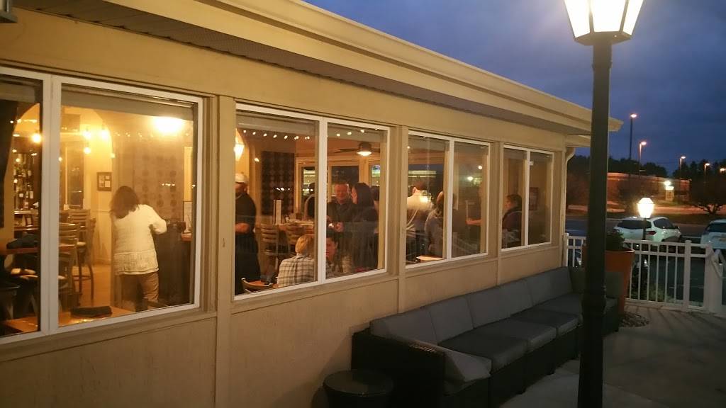 LakeHouse Restaurant & Bar | restaurant | 3029 Lakeshore Dr, St Joseph, MI 49085, USA | 2699828020 OR +1 269-982-8020