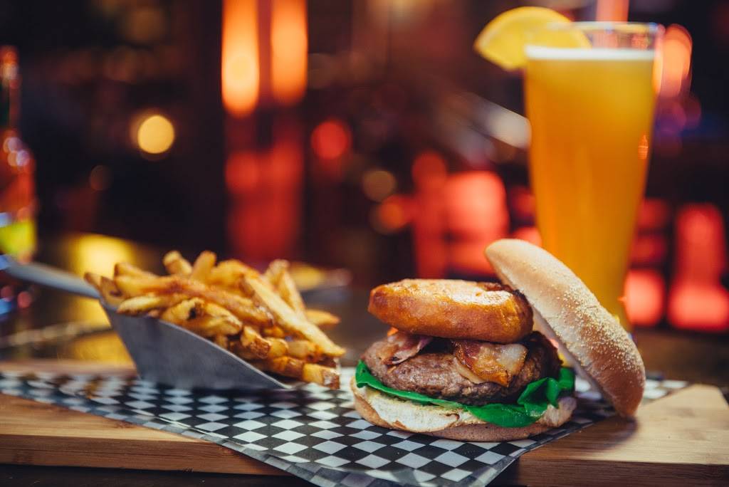 Le Rideau Rouge | restaurant | 1147 Avenue Cartier, Québec, QC G1R 2S6, Canada | 4189776843 OR +1 418-977-6843