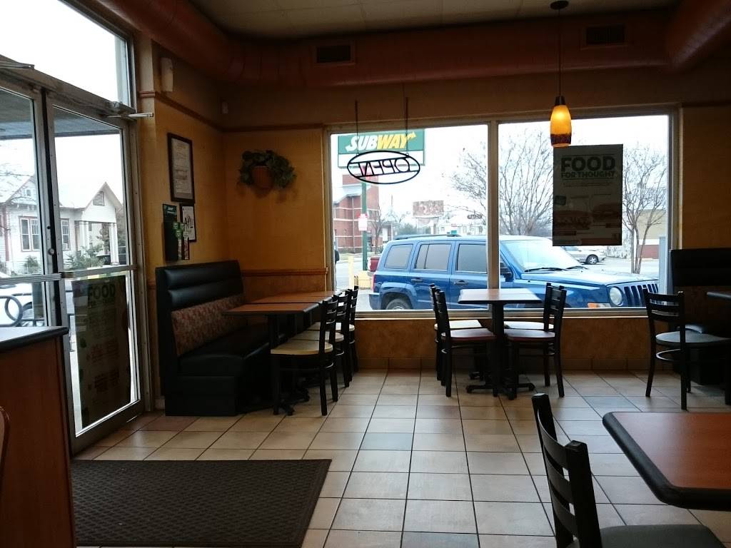 Subway | restaurant | 1315 S St Marys St, San Antonio, TX 78210, USA | 2102369001 OR +1 210-236-9001