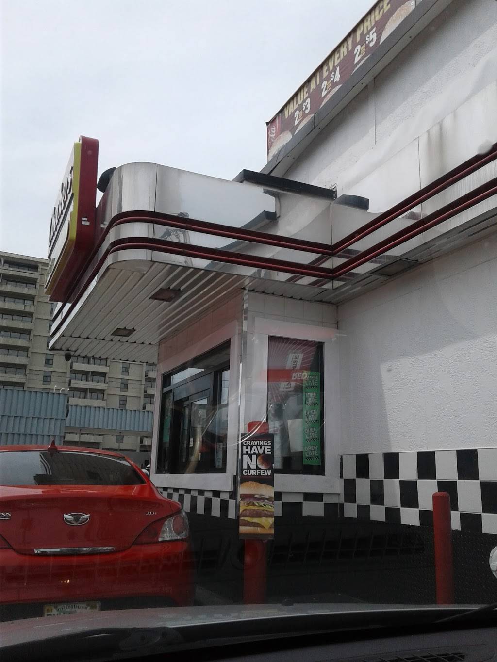 Checkers | restaurant | 844 Poplar Ave, Memphis, TN 38105, USA | 9015298446 OR +1 901-529-8446