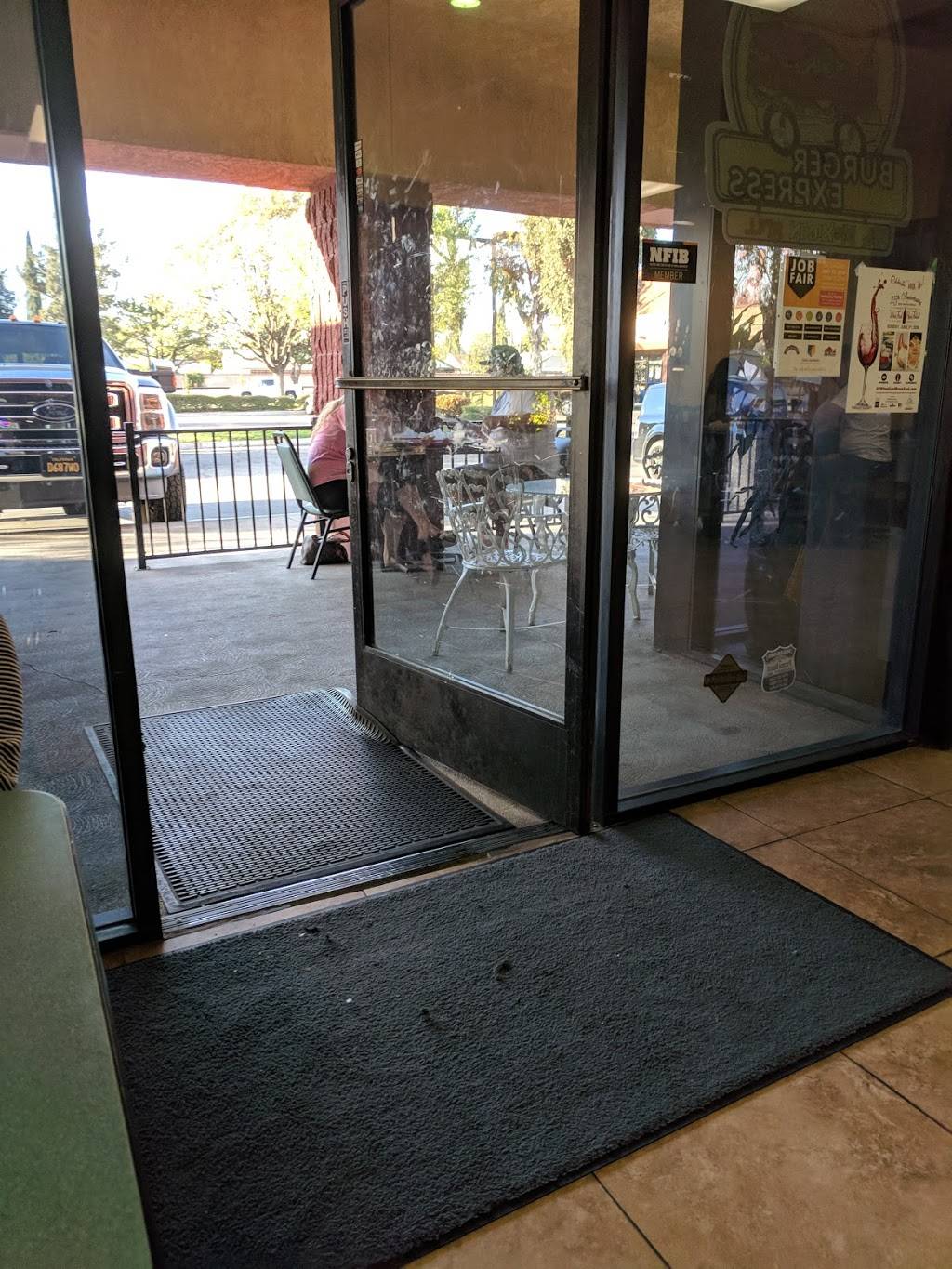 Burger Express Fresh Mexican Grill | restaurant | 3200 E Los Angeles Ave, Simi Valley, CA 93065, USA | 8055797353 OR +1 805-579-7353