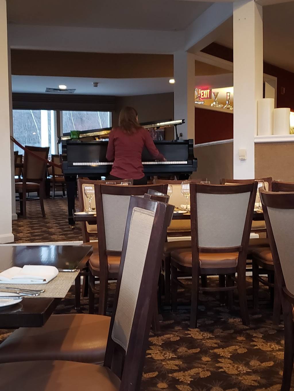 Ledges Restaurant at The White Mountain Hotel | restaurant | 87 Fairway Dr, North Conway, NH 03860, USA | 6033567100 OR +1 603-356-7100