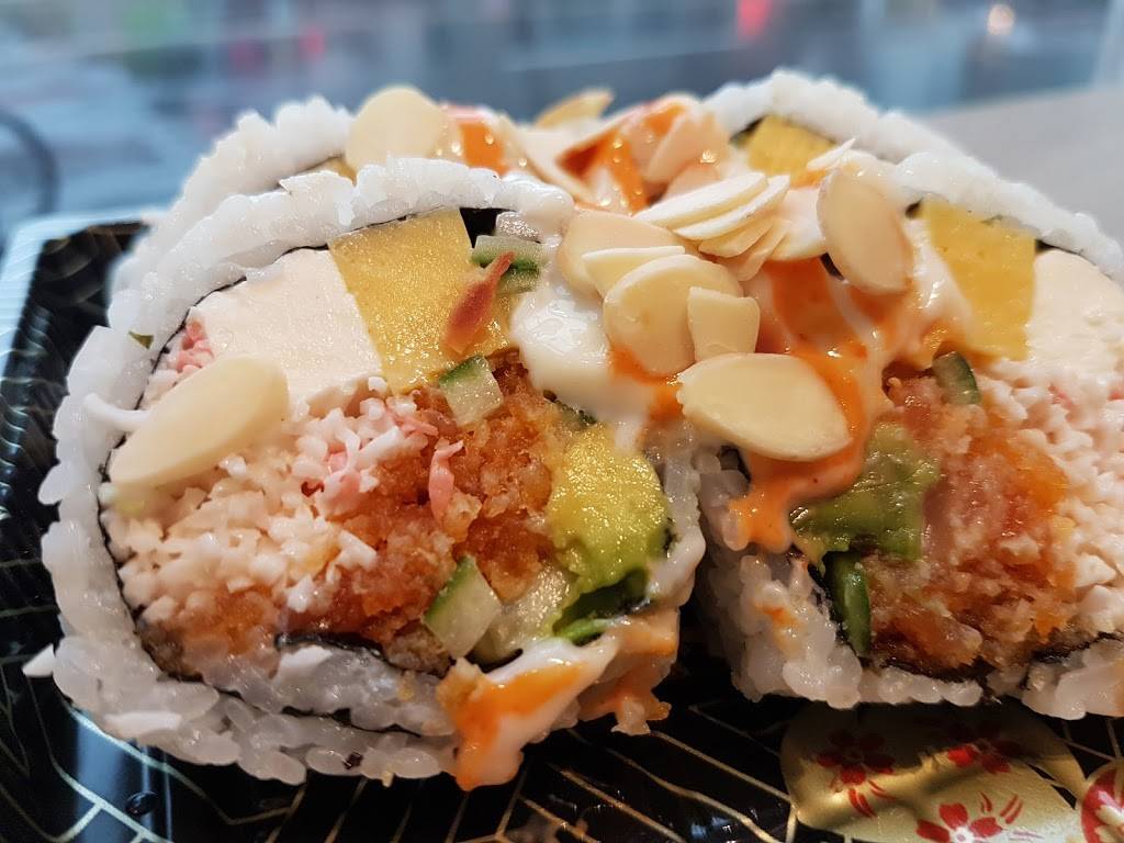 Rollstar Sushi | meal takeaway | 946 Yonge St, Toronto, ON M4W 2J2, Canada | 4169682019 OR +1 416-968-2019