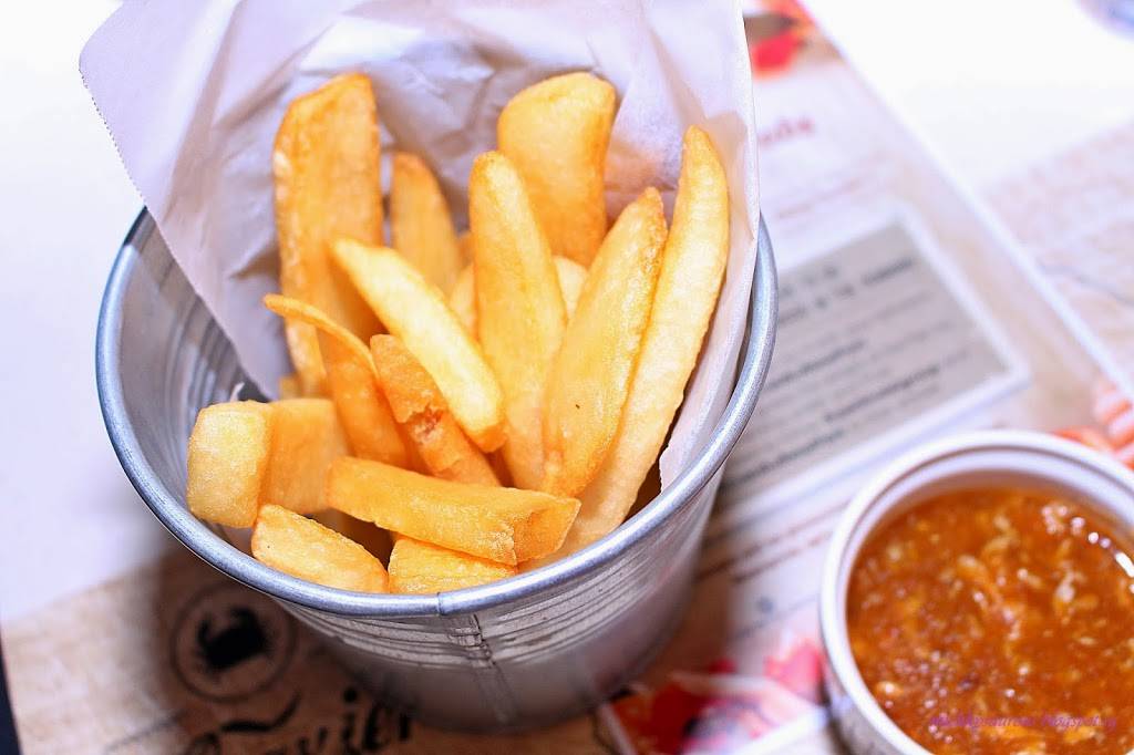 Chickies & Petes | restaurant | Parx Casino, 2999 Street Rd, Bensalem, PA 19020, USA | 2675257333 OR +1 267-525-7333