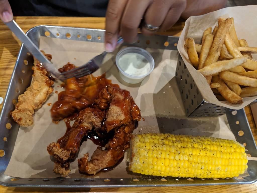 Chilis Grill & Bar | meal takeaway | 3795 Washtenaw Ave, Ann Arbor, MI 48104, USA | 7349736772 OR +1 734-973-6772