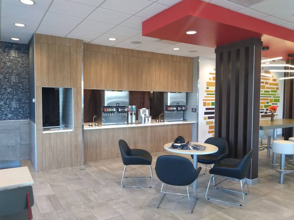 McDonalds | cafe | 460 Court St, Appomattox, VA 24522, USA | 4343522878 OR +1 434-352-2878