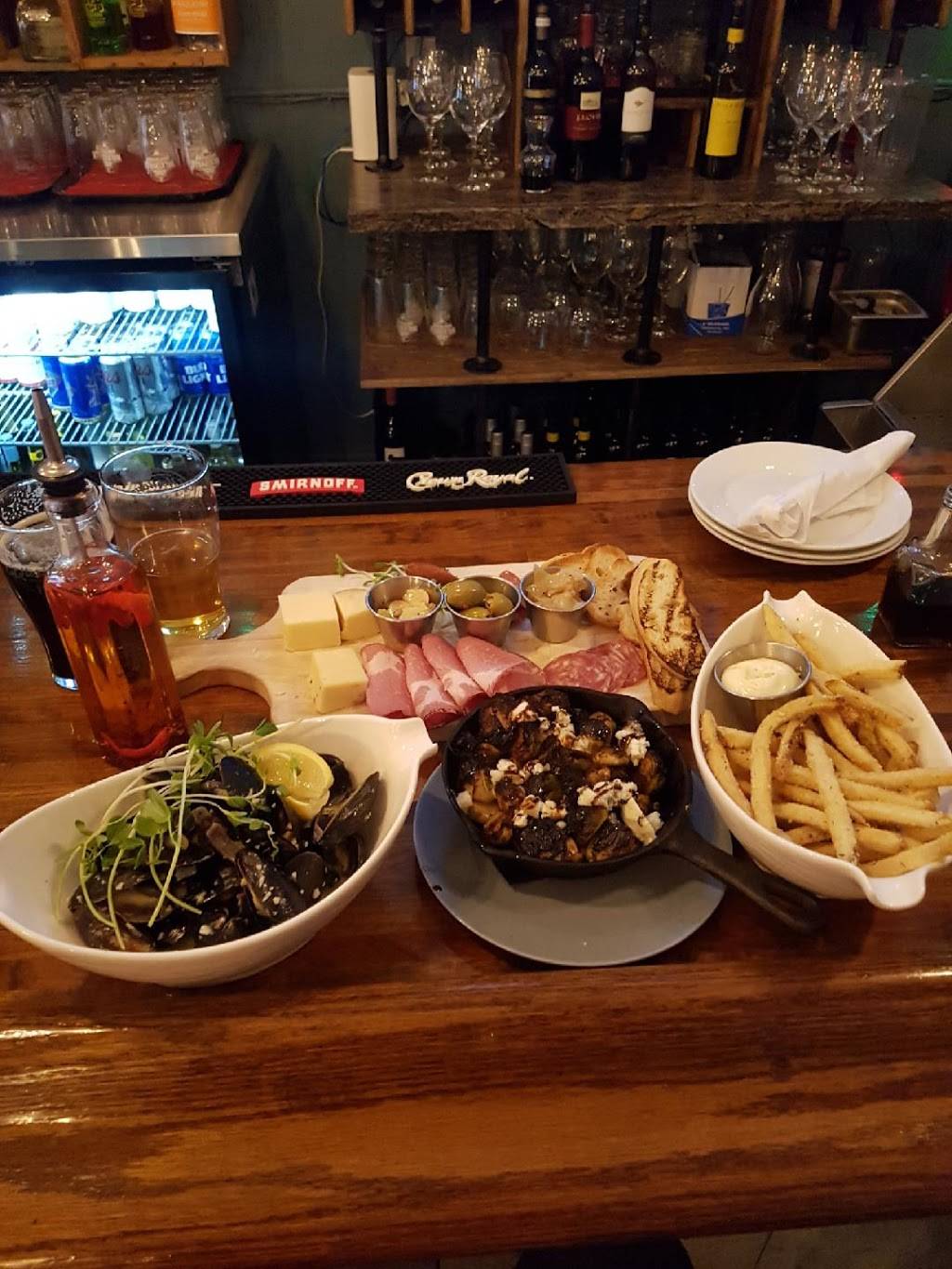 The Salty Dog | restaurant | 237 Dalhousie St, Amherstburg, ON N9V 1W6, Canada | 5197139668 OR +1 519-713-9668