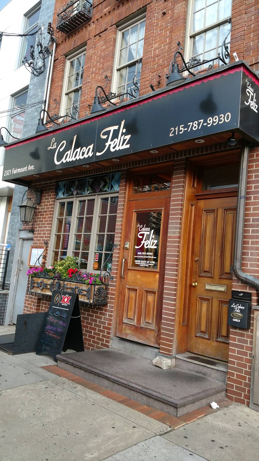 La Calaca Feliz | restaurant | 2321 Fairmount Ave, Philadelphia, PA 19130, USA | 2157879930 OR +1 215-787-9930