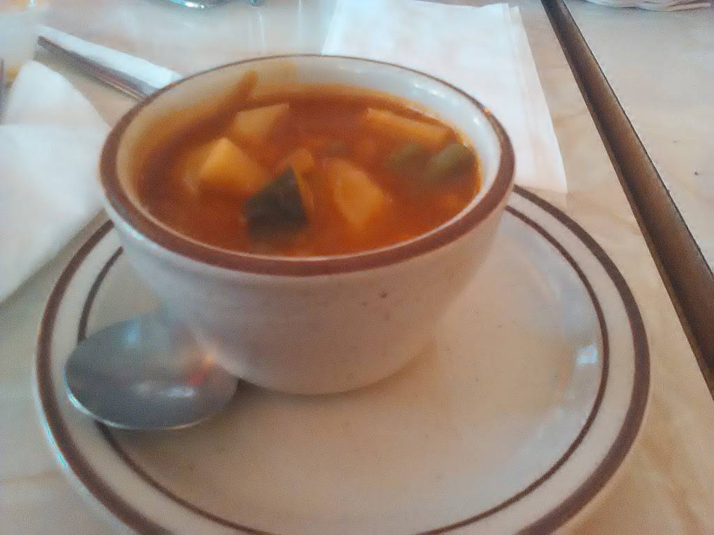 Fionas Family Restaurant | restaurant | 595 E Edwardsville Rd, Wood River, IL 62095, USA | 6182592410 OR +1 618-259-2410