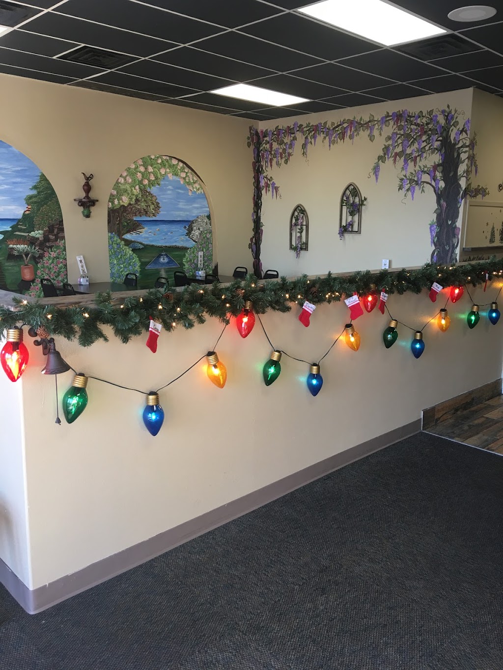 Foodies Restaurant And Grill | restaurant | 2405 E Parkway Dr #2, Russellville, AR 72802, USA | 4792195432 OR +1 479-219-5432