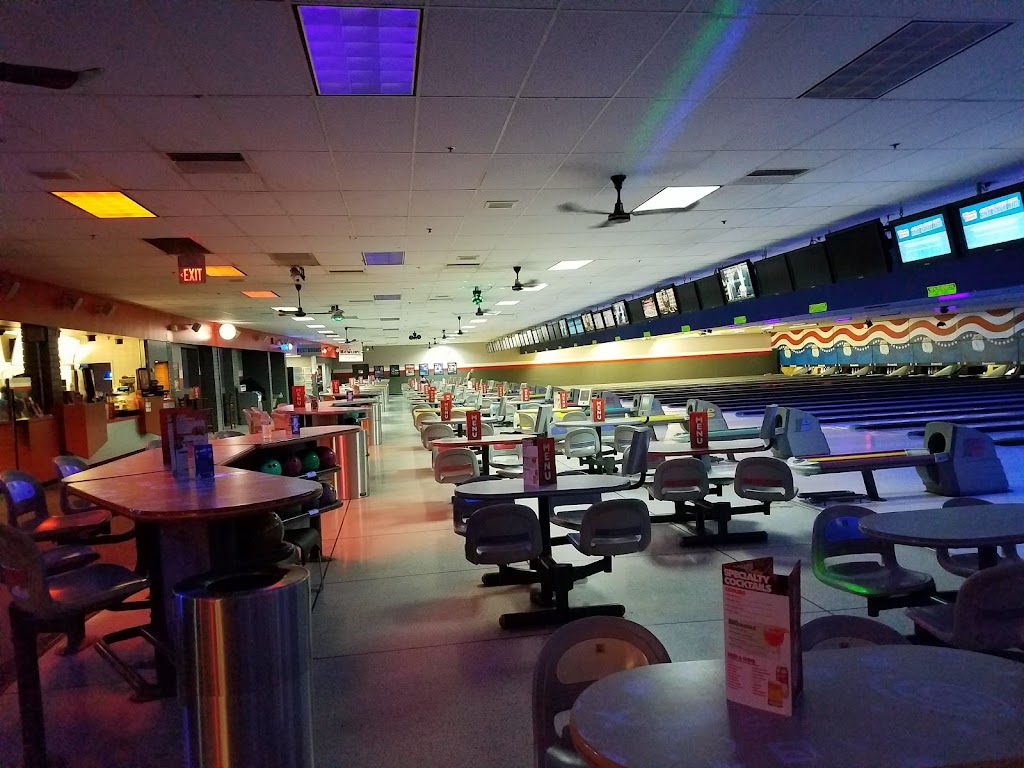 Bowlero Chesterfield | restaurant | Four Seasons Shop Ctr, 176 Four Seasons Shopping Center, Chesterfield, MO 63017, USA | 3144696550 OR +1 314-469-6550