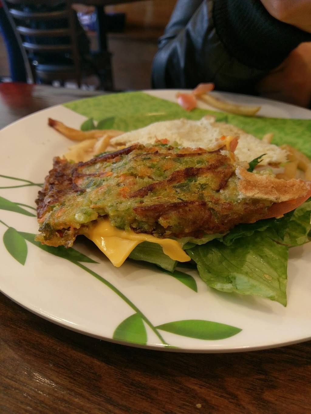 CJs Cafe | restaurant | 177-15 Union Tpke, Fresh Meadows, NY 11366, USA | 7184806370 OR +1 718-480-6370