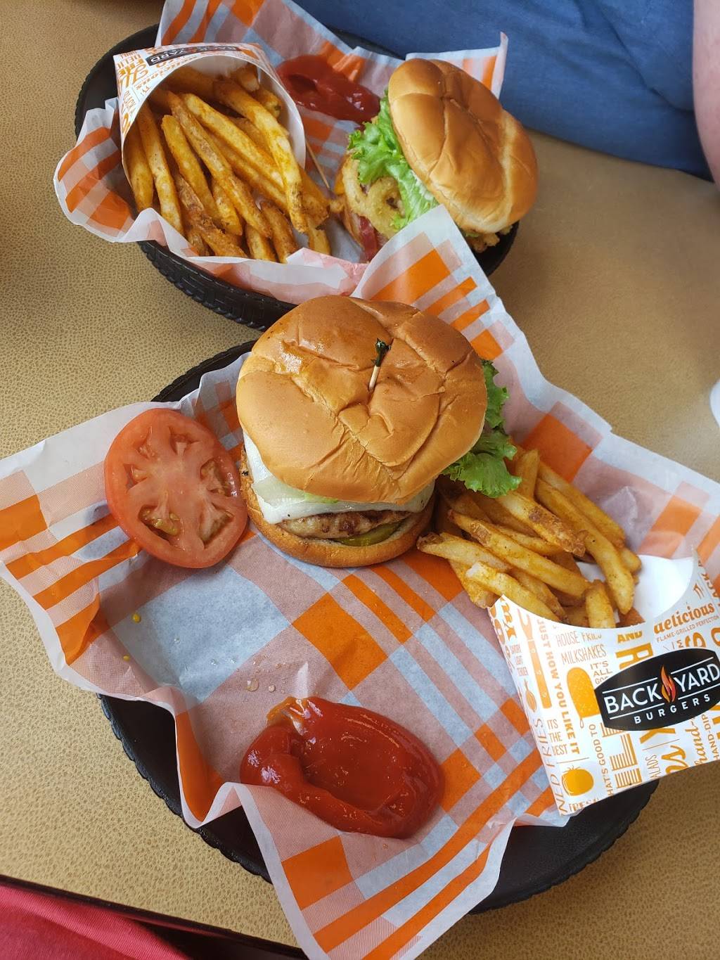 Back Yard Burgers | restaurant | 185 House-Carlson Dr, Batesville, MS 38606, USA | 6625610600 OR +1 662-561-0600