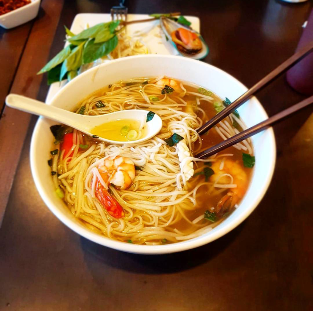 Pho House | restaurant | 5230 Dundas St W, Etobicoke, ON M9B 1A8, Canada | 4168505935 OR +1 416-850-5935