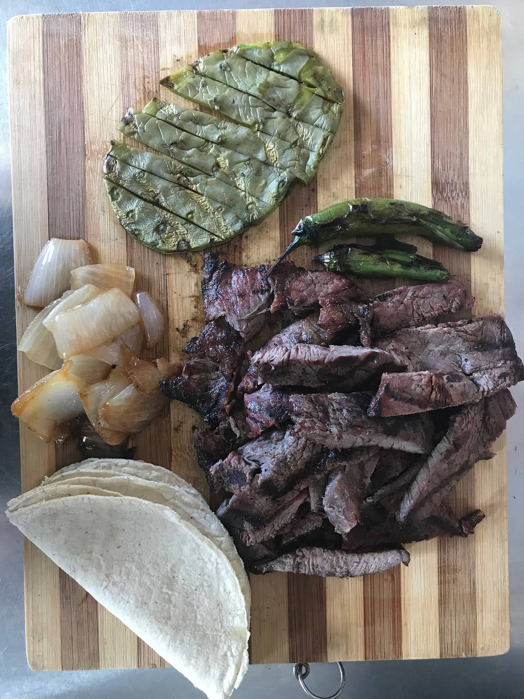 Carne Asada el Sinaloense | restaurant | Churubusco, Calz del Tecnológico 1_5, Tomas Aquino, 22414 Tijuana, B.C., Mexico | 016646241667 OR +52 664 624 1667