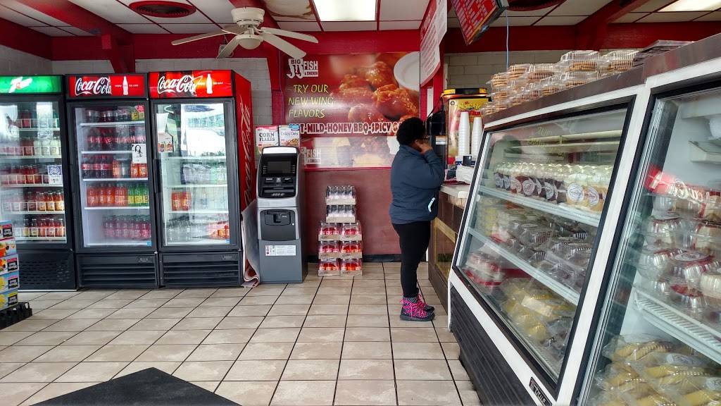 Big J Js Fish & Chicken | restaurant | 3126 N University St, Peoria, IL 61604, USA | 3096882222 OR +1 309-688-2222