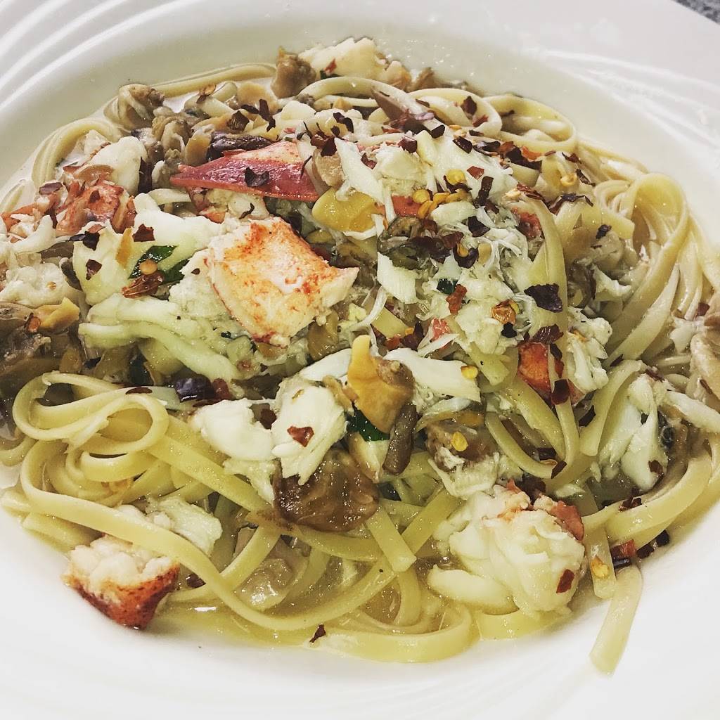 DeCostas | restaurant | 2600, 400 Yonkers Ave, Yonkers, NY 10704, USA | 9149648887 OR +1 914-964-8887