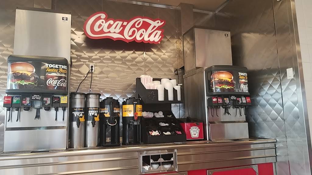 Hardees | restaurant | 3808 S Western Ave, Marion, IN 46953, USA | 7656771110 OR +1 765-677-1110