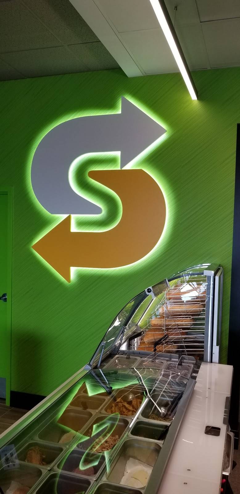 Subway Samson | restaurant | 4649 Boulevard Samson place 100, Laval, QC H7W 2H5, Canada | 5796403636 OR +1 579-640-3636